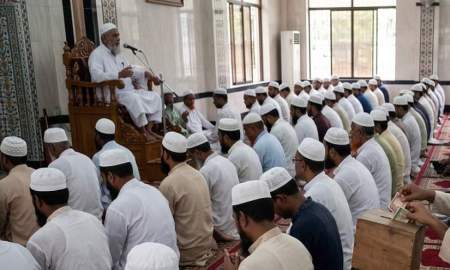 খুতবার সময় পাশের মুসল্লিকে চুপ করালেও কি গুনাহ হবে?