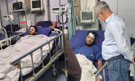 সংবাদ পেয়ে অসুস্থ অফিস সহকারীর খোঁজ নিতে হাসপাতালে চুয়েট উপাচার্য