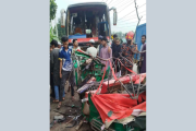 বাসের ধাক্কায় সিএনজির শিশুসহ নিহত ৪ জনের পরিচয় শনাক্ত 