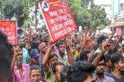 প্রেস ক্লাবের সামনে অটো চালকদের অবরোধ