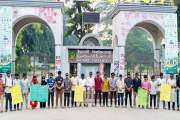 ‘ক্যামেরা কেড়ে নেওয়া যায়, সত্য নয়’— রাবির ঘটনায় ইবিতে চোখে …