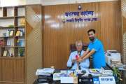 ফুল দিয়ে শিক্ষকদের শুভেচ্ছা জানিয়ে শ্রদ্ধা ও ইতিবাচক রাজনীত…
