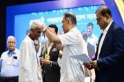 এক টাকার শিক্ষক লুৎফুর রহমান পেলেন রাষ্ট্রীয় সম্মাননা