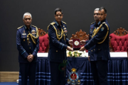 বিমান বাহিনীর কৃতি কর্মকর্তাদের মাঝে ওসমানী স্বর্ণপদক প্রদান