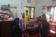 অস্ত্রের মুখে জিম্মি করে সাবেক পুলিশ কর্মকর্তার বাড়িতে দুর্…