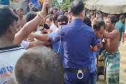 পল্লী বিদ্যুতের তারে জড়িয়ে শিশুর মৃত্যু, জনতার তোপে দৌড়ে পা…