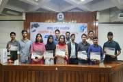 রাবির ২৮ নবীন শিক্ষার্থীকে সাংবাদিকতায় প্রশিক্ষণ দিল রাকসু