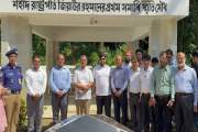 জিয়াউর রহমানের প্রথম সমাধির স্মৃতিসৌধে শ্রদ্ধা জানালেন মুক্…