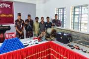 নদীর তলদেশ দিয়ে ‘সাবমেরিন’ কৌশলে ইয়াবা পাচার, জব্দ ২ লাখ ২০…