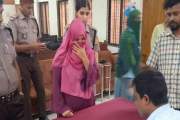 পরীক্ষার কেন্দ্রে প্রশ্নপত্রের ছবি তুলে বাইরে পাঠানোর চেষ্ট…