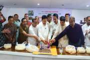 পাবনা জেলা স্বীকৃতি লাভের ১৯৮ বছর পূর্তিতে কেক কাটা, মিষ্টি…