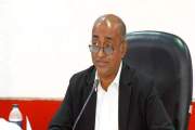 স্কুলের ম্যানেজিং কমিটির সদস্যরা প্রধান শিক্ষকদের সঙ্গে দুর…