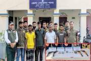 পাবনায় অস্ত্র-গুলিসহ গ্রেপ্তার ৪, অস্ত্র ব্যবসায়ী দাবি পু…