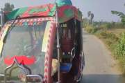 অটোরিকশায় মাইকিং করে হাসিনার দেশে ফেরার ঘোষণা