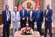 রাষ্ট্রপতির সঙ্গে ইস্টার্ন ইউনিভার্সিটির প্রতিনিধি দলের সাক…