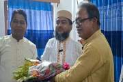 পরাজিত জামায়াত প্রার্থীর বাড়িতে ফুল নিয়ে মির্জা ফয়সল
