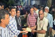 পাবনায় বজ্রপাতে হতাহত পরিবারগুলোকে আর্থিক অনুদান দিল প্রশাসন