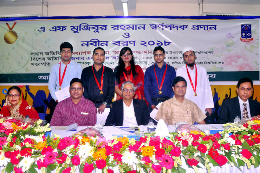 ঢাবির ৫ শিক্ষার্থীর এএফ মুজিবুর রহমান স্বর্ণপদক লাভ