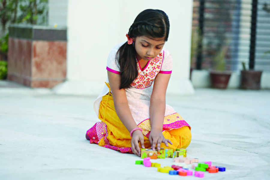 আত্তীকরণে শিশু নতুন বস্তু ও পরিস্থিতি মোকাবেলায় বিদ্যমান জ্ঞান ব্যবহার করে। 