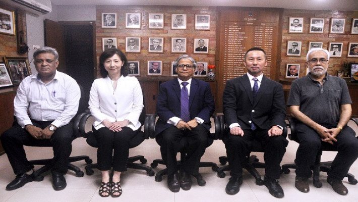 ঢাবি উপাচার্যের সঙ্গে দু’জন জাপানী অধ্যাপকের সাক্ষাৎ
