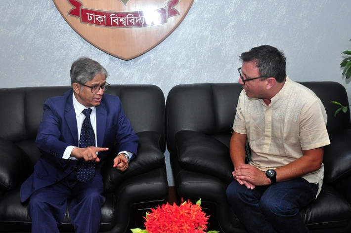 ঢাবি উপাচার্যের সঙ্গে পর্তুগিজ  অধ্যাপকের সাক্ষাৎ