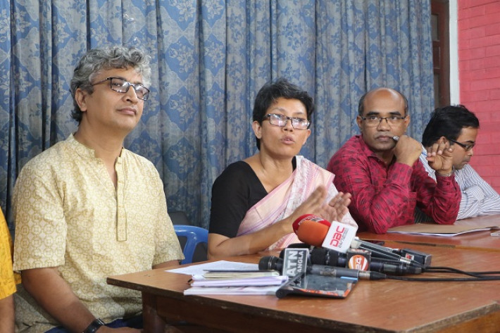 সংবাদ সম্মেলনে বক্তব্যে রাখছেন অধ্যাপক ড. সামিনা লুৎফা