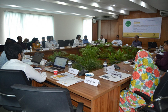 রাজধানীর বিশ্ব সাহিত্য কেন্দ্রে  গোলটেবিল বৈঠকে বক্তারা।