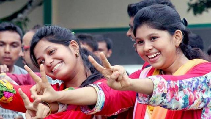 ফলাফল প্রকাশের পর মেধাবীদের উচ্ছ্বাস!