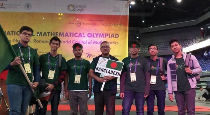 স্বর্ণপদক জয়ী জাওয়াদ ‍ও তার দল