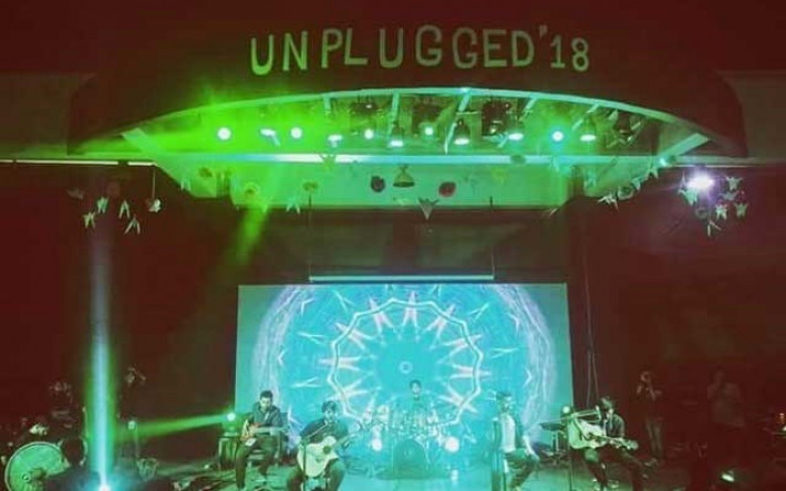 এনএসইউ ‘আনপ্লাগড-২০১৮’ এর একটি মুহুর্ত।