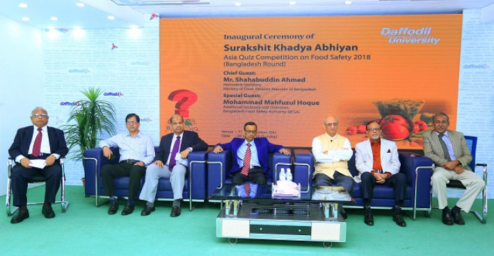 উদ্বোধনী অনুষ্ঠানে প্রধান অতিথি খাদ্য মন্ত্রণালয়ের সচিব শাহাবুদ্দিন আহমেদসহ মঞ্চে অন্যান্য অতিথিবৃন্দ।