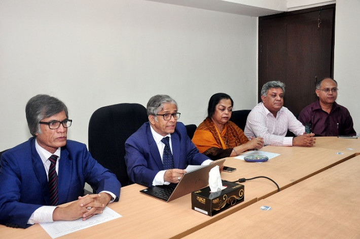 মঙ্গলবার বিকেলে উপাচার্য  কেন্দ্রীয় ভর্তি অফিসে ভর্তি কার্যক্রমের আনুষ্ঠানিক উদ্বোধন করেন