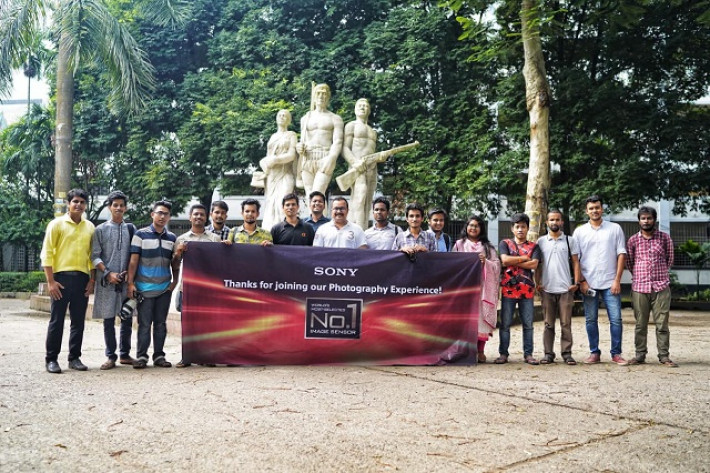 কর্মশালা শেষে অংশগ্রহণকারীদের ফটোসেশন