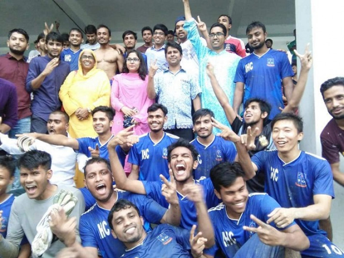চ্যাম্পিয়ন হওয়ার পর উল্লাস ইসলামের ইতিহাস ও সংস্কৃতি বিভাগের খোলোয়াড়দের।