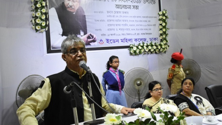 ইডেন মহিলা কলেজ মিলনায়তনে আলোচনা সভায় মোস্তাফা জব্বার