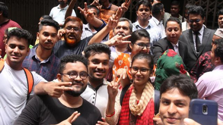 জামিন পাওয়ার পর শিক্ষার্থীদের উল্লাস