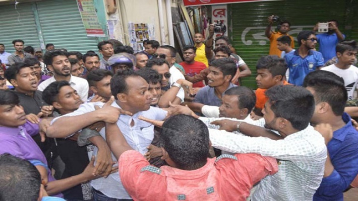 ছাত্রদলের কমিটি নিয়ে বরিশালে দুই গ্রুপের সংঘর্ষ, আহত ১০ 