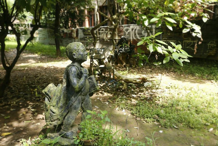 স্কুল ছাত্রের ভাস্কর্য, ঢাকা বিশ্ববিদ্যালযয়ের চারুকলা ইনস্টিটিউট