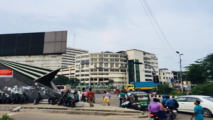 রাজধানীর ব্যস্ততম মোড় শাহবাগ