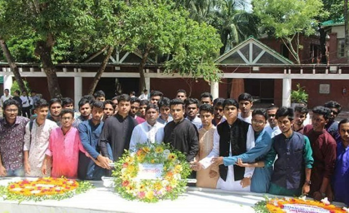 বঙ্গবন্ধুর সমাধিতে নোবিপ্রবি ছাত্রলীগের শ্রদ্ধা