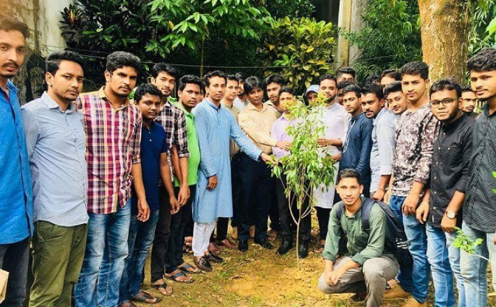 শেখ রাসেলের স্মরণে চবি ছাত্রলীগের সপ্তাহব্যাপী বৃক্ষরোপণ কর্মসূচি উদ্বোধন।