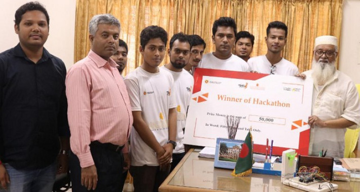 হ্যাকাথন লড়াইয়ে বাংলাদেশ ইউনিভার্সিটি অব বিজনেস অ্যান্ড টেকনোলজি’র (বিইউবিটি) বিজয়ী দল