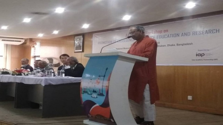 সম্মেলনে বক্তব্য দিচ্ছেন বিজ্ঞান ও প্রযুক্তি মন্ত্রী স্থপতি ইয়াফেস ওসমান।