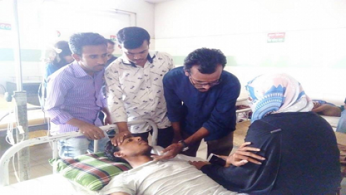 হাসপাতালে চিকিৎসাধীন আখতার