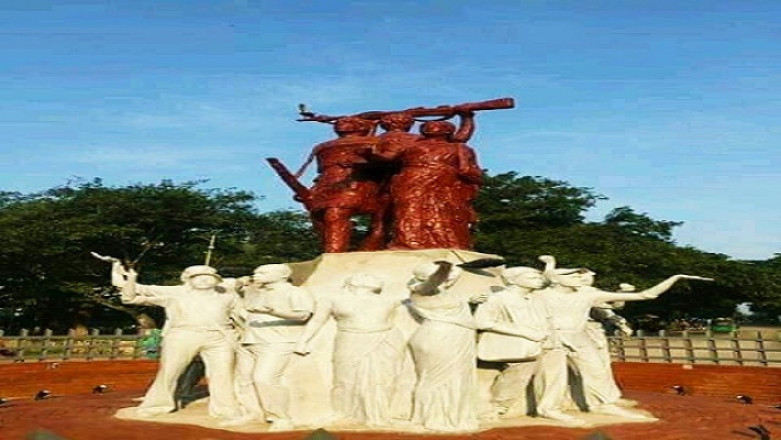 চট্টগ্রাম বিশ্ববিদ্যালয়ে স্থাপিত প্রথম ভাস্কর্য ‘জয় বাংলা’