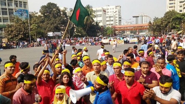 চাকরিতে বয়সসীমা ৩৫ দাবিতে ফের অবরোধ শাহবাগ, তীব্র যানজট