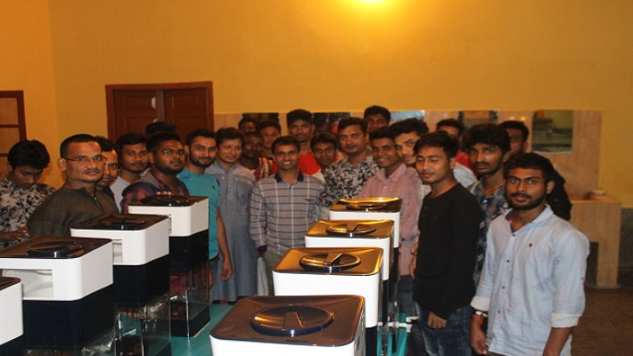 সৈয়দ আমীর আলী হলের ডাইনিং রুমে যন্ত্রগুলি উদ্বোধন করেন  প্রাধ্যক্ষ