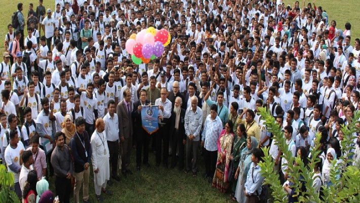 ফিজিক্স অলিম্পিয়াডের উদ্বোধন করছেন উপাচার্য 