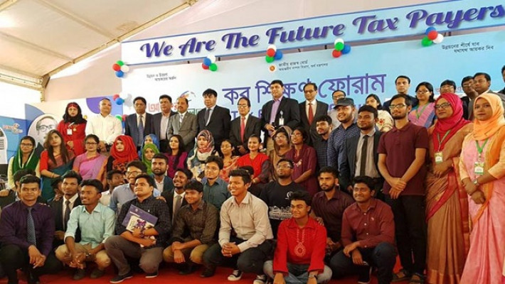 বিজয়ী শিক্ষার্থীরা