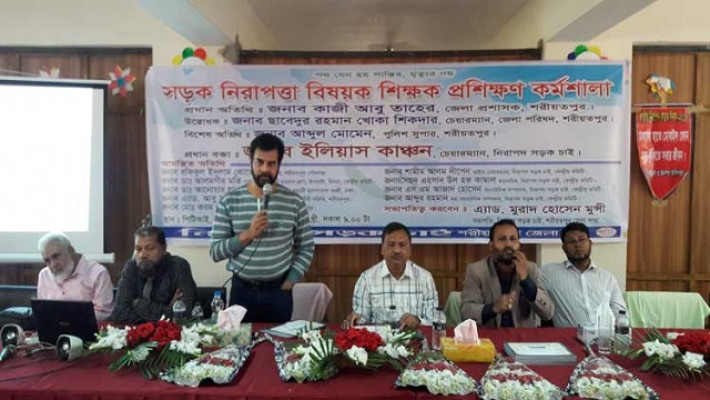 শিক্ষকদের প্রশিক্ষণে বক্তব্য রাখছেন ইলিয়াস কাঞ্চন